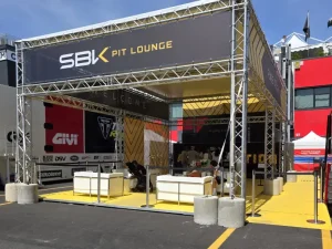 assistenza-paddock-del-campionato-mondiale-sueprbike